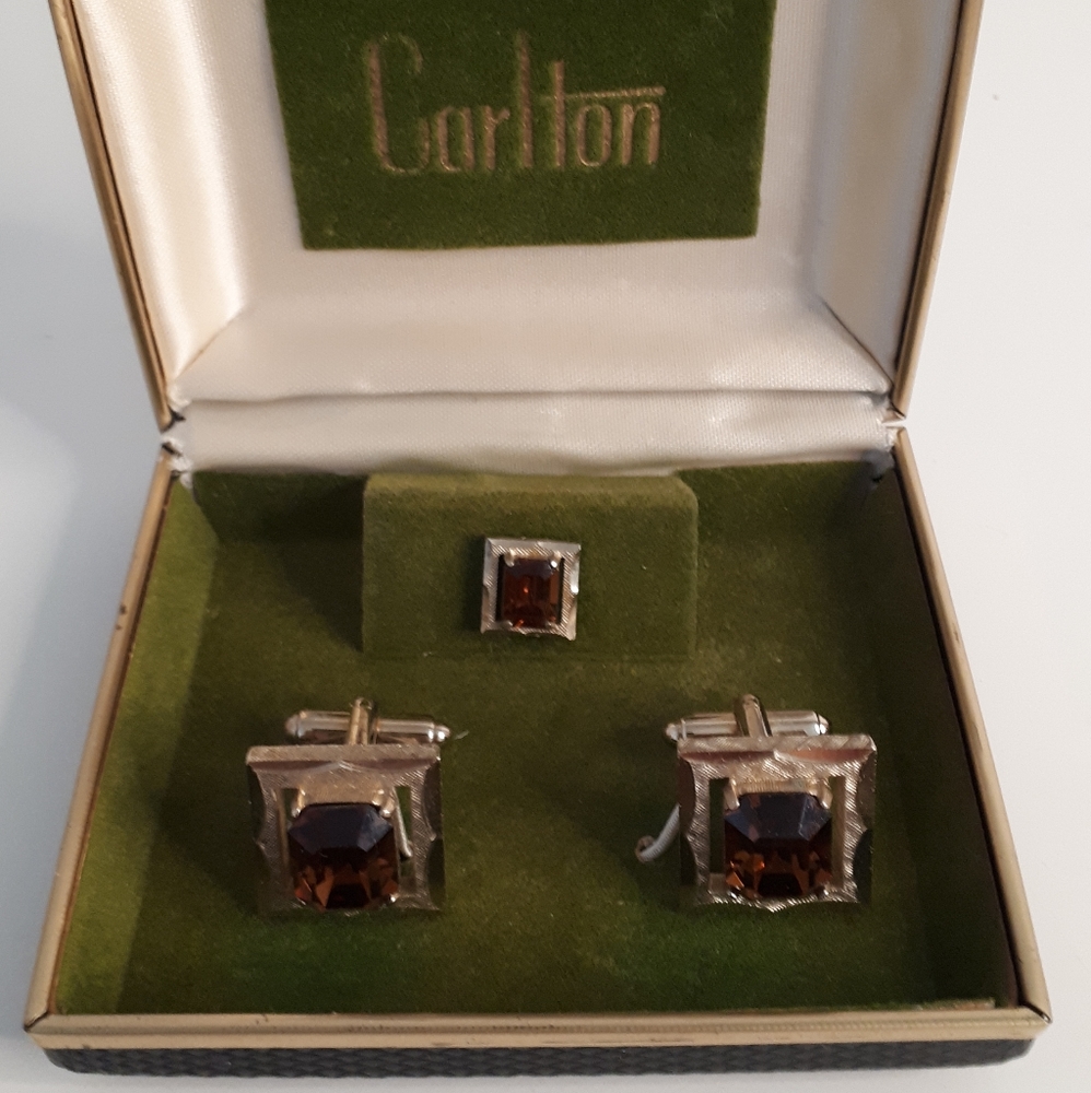 Vintage Carlton Square Topaz Square Hammered Goldtone Cufflink Set With Tiepin.